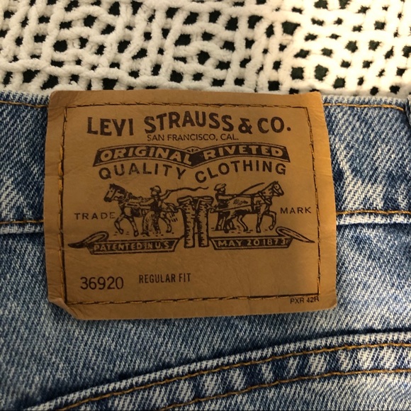 Vintage Levi’s 920 Medium Wash Jean Shorts - Picture 6 of 12